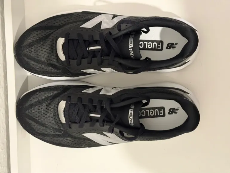 Used New Balance FuelCell Rebel V5 bike — image 4 of 5