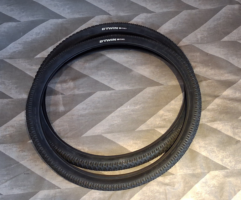 Used BTWIN 2 Cubiertas 26x2.00 Usadas bike — image 1 of 4