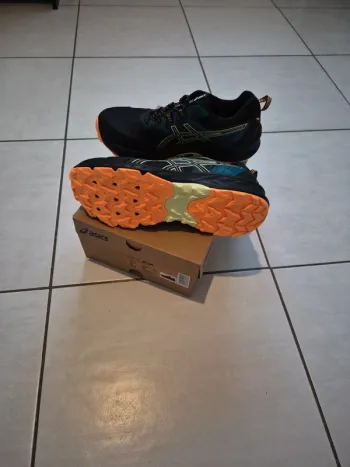 Used Asics Gel Venture 9 bike — image 3 of 3