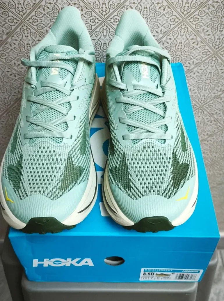 Used Hoka Challenger 8 bike — image 5 of 11