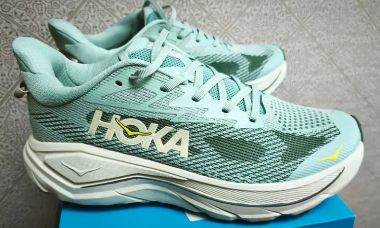 Used Hoka Challenger 8 bike — image 2 of 11