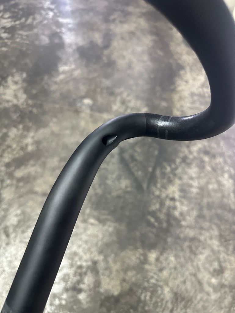Used Lapierre Carbon Cockpit 100mm/39cm 2025 bike — image 4 of 5