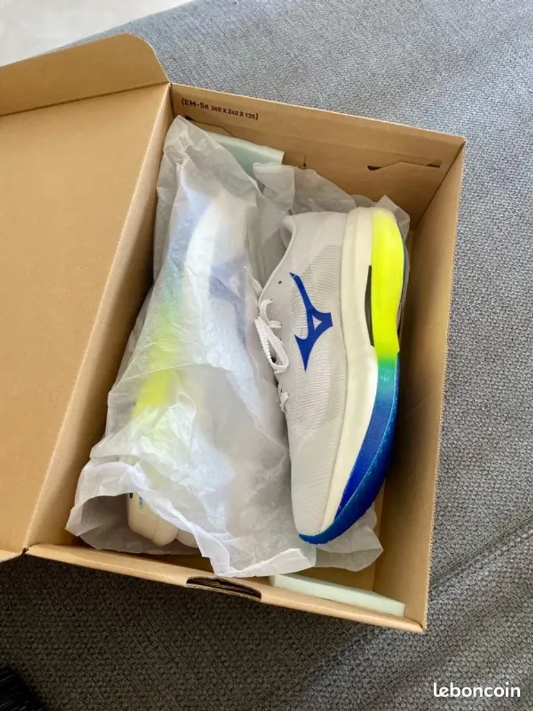 Used Mizuno Hyperwarp Pro 2026 bike — image 8 of 9