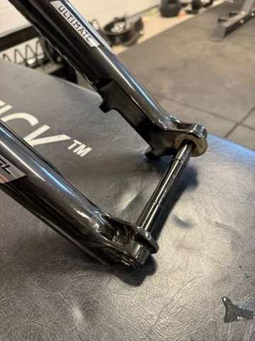 Brugt RockShox SID SL Ultimate BRAIN 100mm 44mm Offset 2024 bike — billede 5 af 10