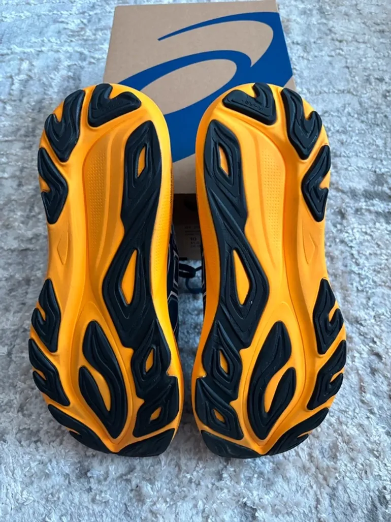Used Asics GT2000 14 bike — image 3 of 7