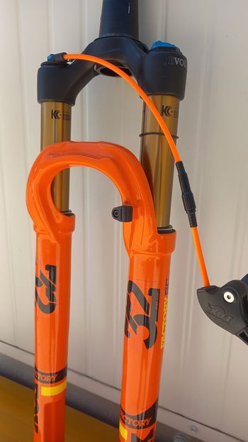 Used Fox 32 Float SC 29" Factory Fit4 Tapered 100mm 2P Remote Boost bike — image 3 of 15