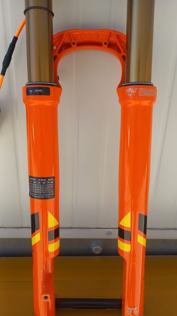 Used Fox 32 Float SC 29" Factory Fit4 Tapered 100mm 2P Remote Boost bike — image 8 of 15