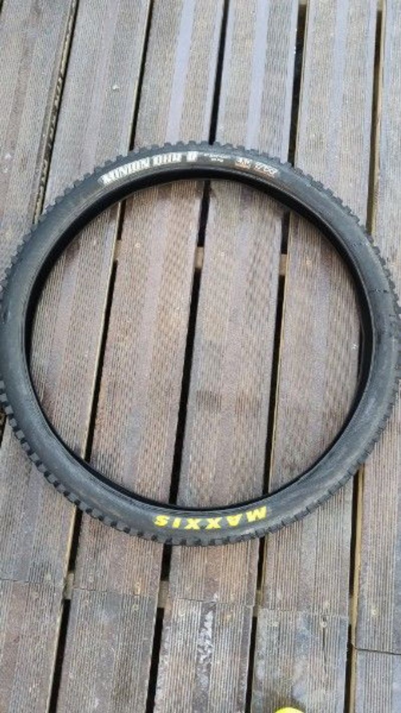 Maxxis Minion DHR II 27.5x2.40 3C MaxxGrip EXO/TR 2024 Tyres & Tubes d'occasion