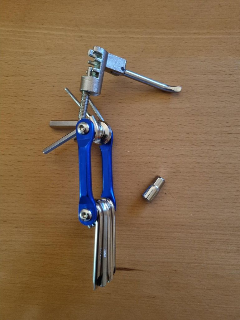 Used Aiqeer 11 in 1 Strumento Riparazione Biciclette Multifunzione bike — image 2 of 2