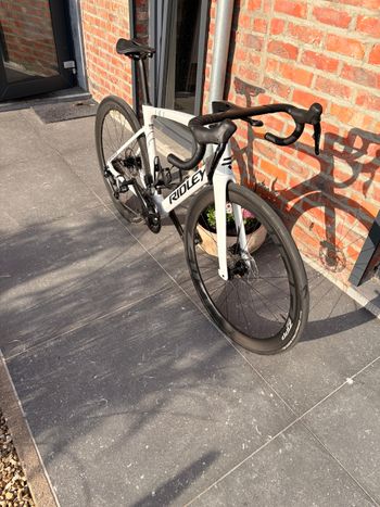 Used Shimano 105 Di2 R7100 Groupset bike — image 5 of 7