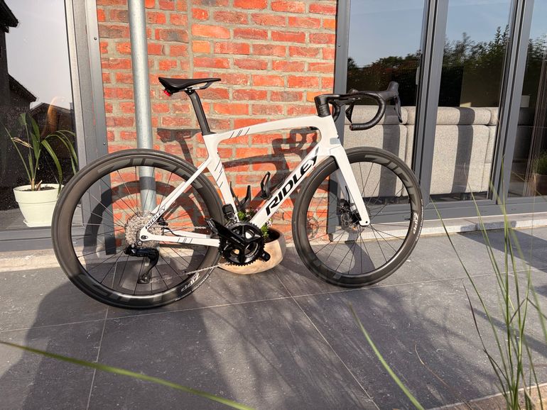 Used Shimano 105 Di2 R7100 Groupset bike — image 1 of 7