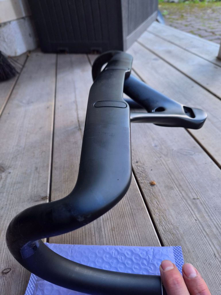 Used Cervelo HB14 42cm handlebar and ST-C035-100 stem 2024 bike — image 5 of 6