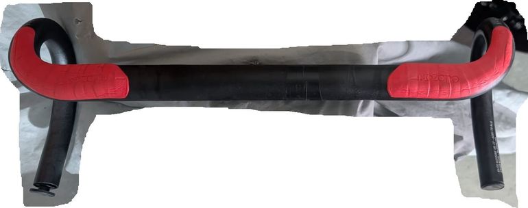 Used Bontrager Elite IsoZone VR-CF Road Handlebar bike — image 1 of 2