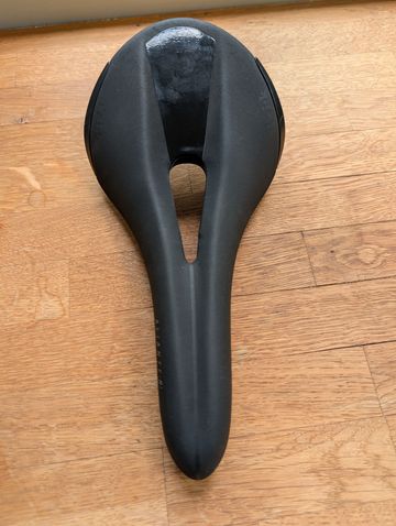 Used Fizik Aliante R1 Open Saddle Black Regular bike — image 2 of 4