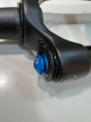 Used Fox 32 SC 100 mm Float Performance Air Grip 3-Modes 2023 bike — image 9 of 12