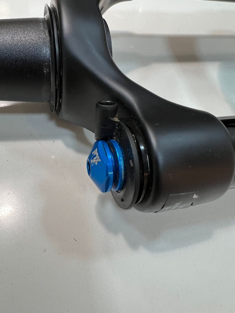 Used Fox 32 SC 100 mm Float Performance Air Grip 3-Modes 2023 bike — image 9 of 12