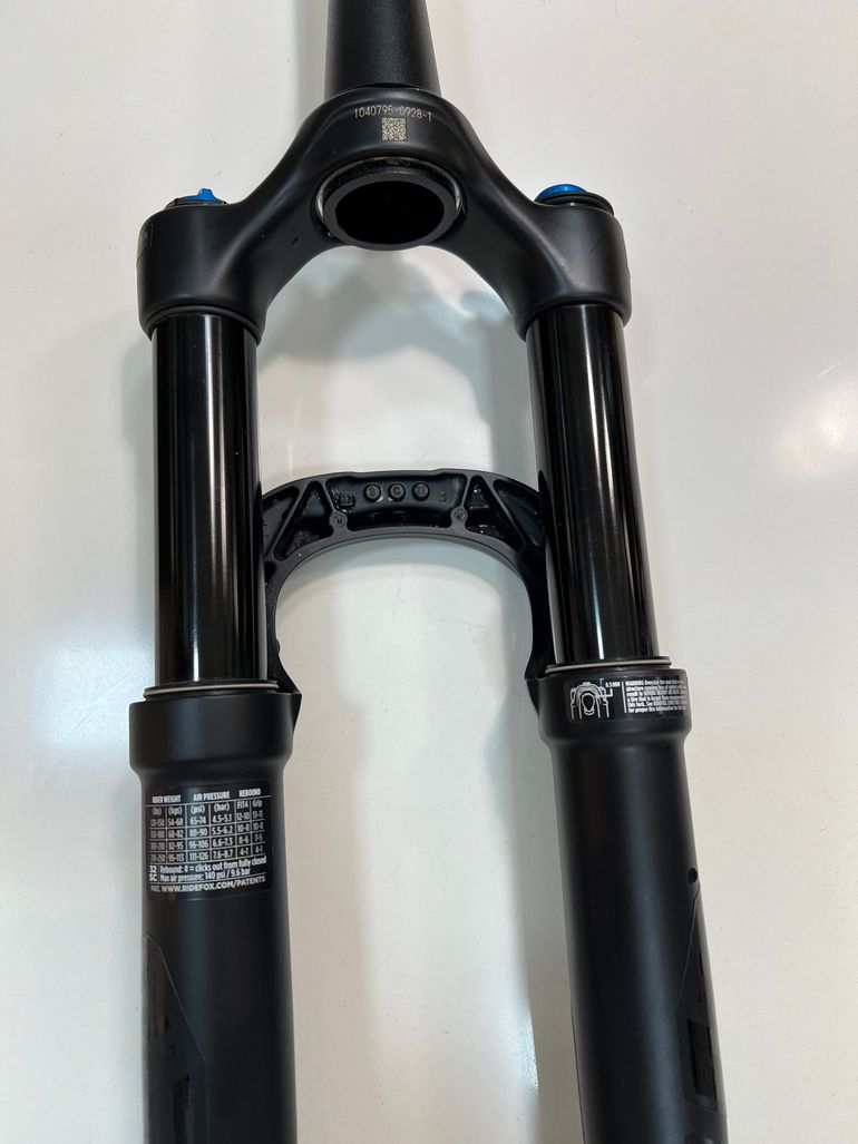 Used Fox 32 SC 100 mm Float Performance Air Grip 3-Modes 2023 bike — image 5 of 12