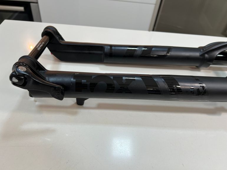Used Fox 32 SC 100 mm Float Performance Air Grip 3-Modes 2023 bike — image 7 of 12