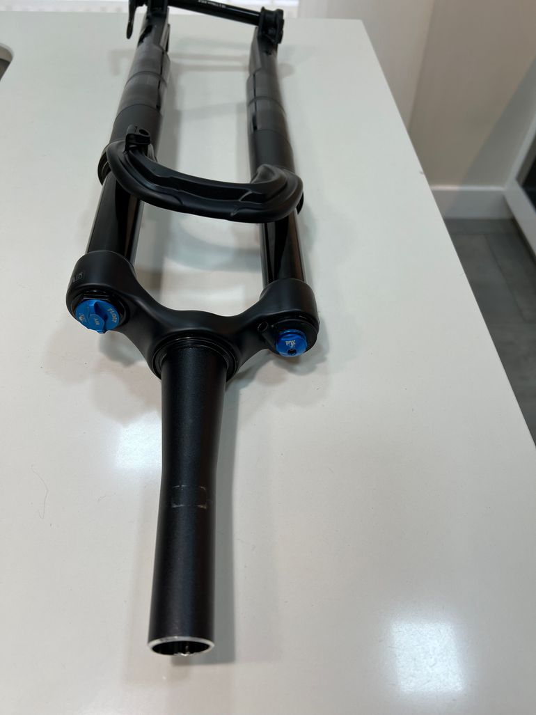 Used Fox 32 SC 100 mm Float Performance Air Grip 3-Modes 2023 bike — image 10 of 12