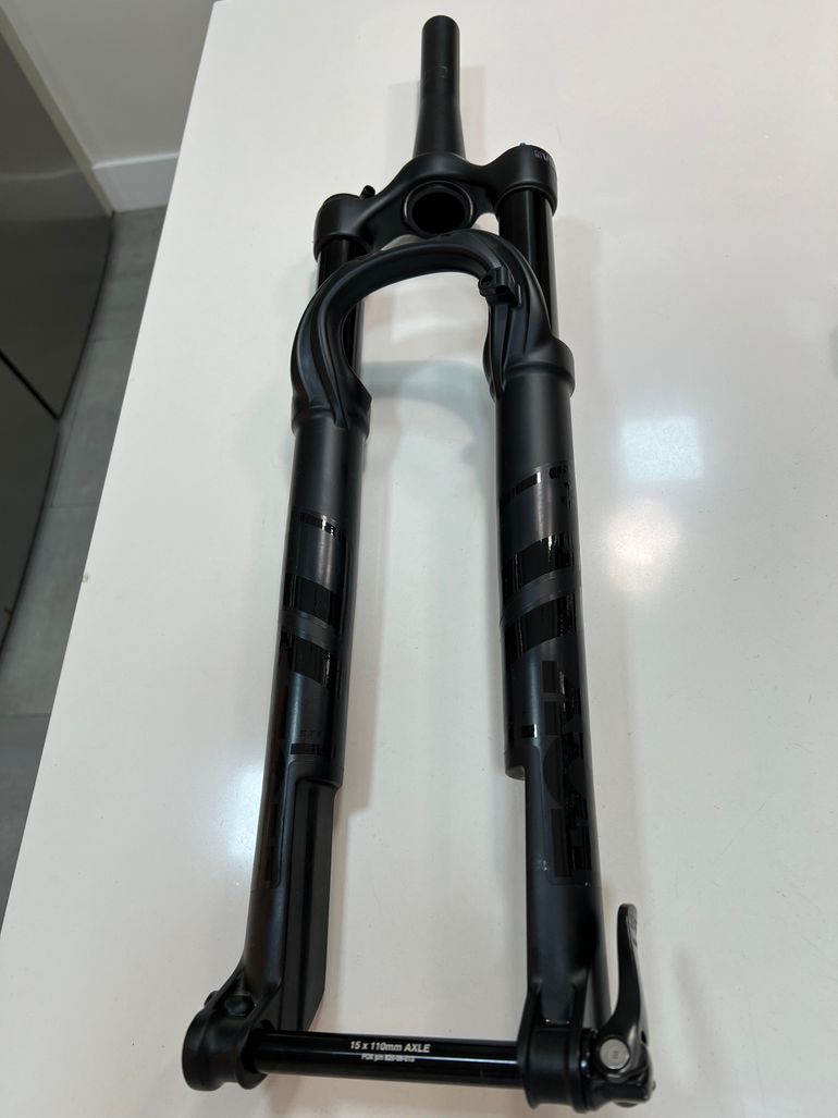 Used Fox 32 SC 100 mm Float Performance Air Grip 3-Modes 2023 bike — image 1 of 12