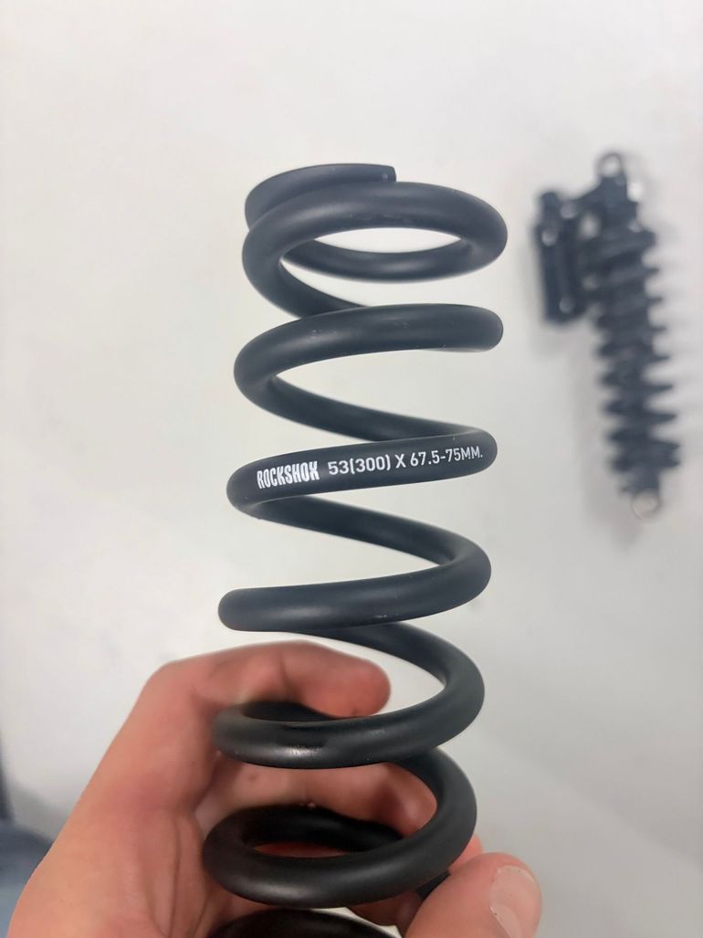 Used Rock Shox Rockshock Super deluxe 250X75 Coil 400lbs and 300 LBS 2023 bike — image 4 of 5