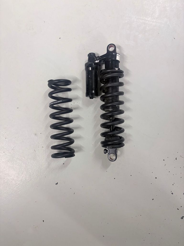 Used Rock Shox Rockshock Super deluxe 250X75 Coil 400lbs and 300 LBS 2023 bike — image 1 of 5