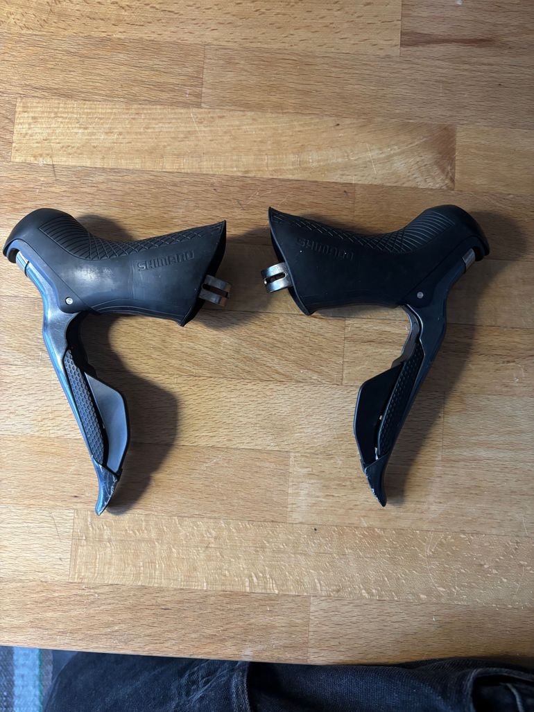 Used Shimano di2 ST-R8050 Shifters bike — image 1 of 3