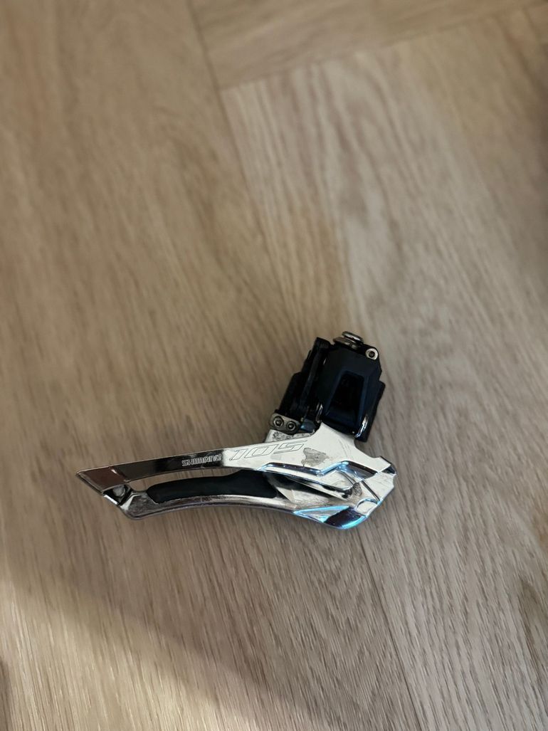 Used Shimano 105 R7100 12-speed Groupset Parts 2024 bike — image 2 of 10
