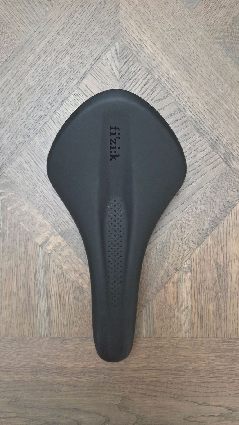 Used Fizik Aliante R5 Saddle bike — image 1 of 2