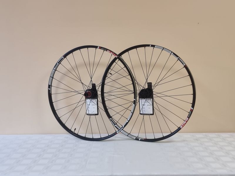 Brugt Stans Notubes Crest MK3 29" 15x110 and 12x148 Boost SRAM XD Wheelset Wheels