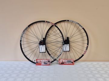 Brugt Stans Notubes Crest MK3 29" 15x100 and 12x142 Shimano HG Wheelset Wheels