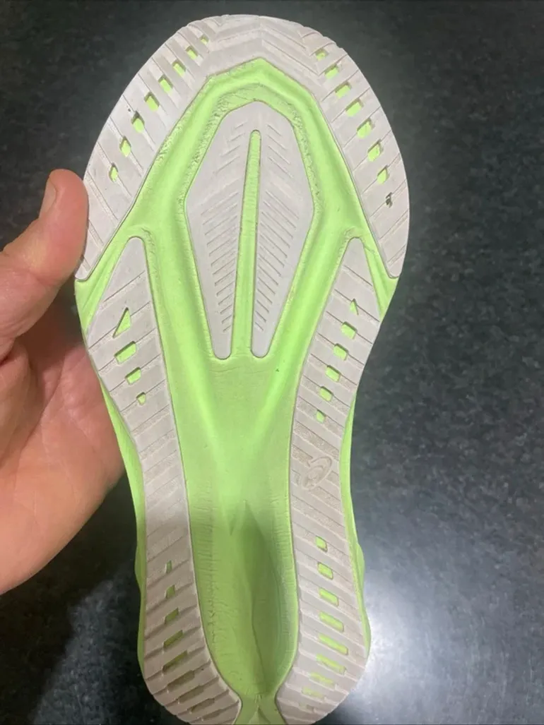 Used Asics Novablast 5 2026 bike — image 5 of 6