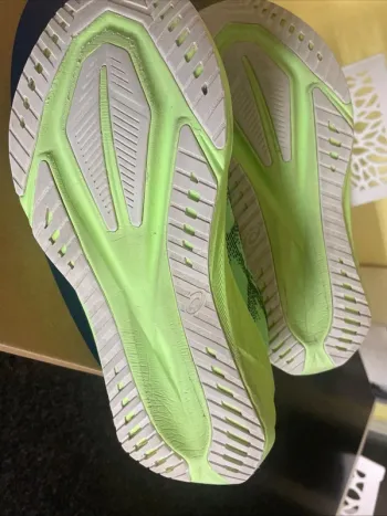 Used Asics Novablast 5 2026 bike — image 4 of 6