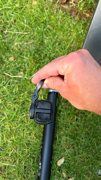 Used RockShox Reverb AXS 31,6mm 150mm 2025 bike — image 9 of 12