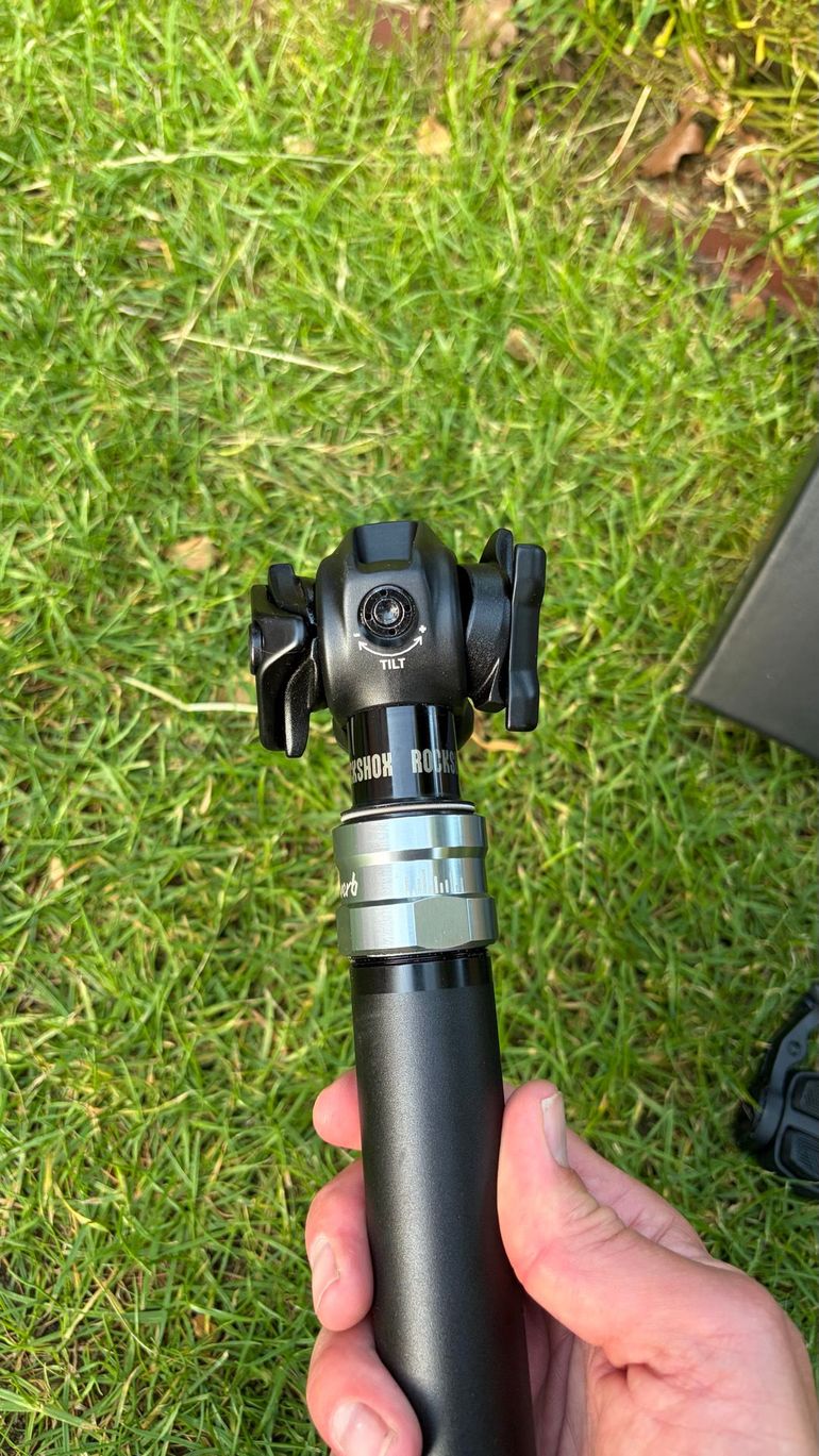 Used RockShox Reverb AXS 31,6mm 150mm 2025 bike — image 4 of 12