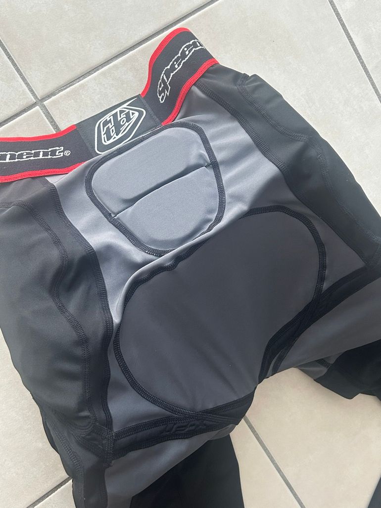 Used Troy Lee Designs Pantalon de protections VTT bike — image 9 of 13