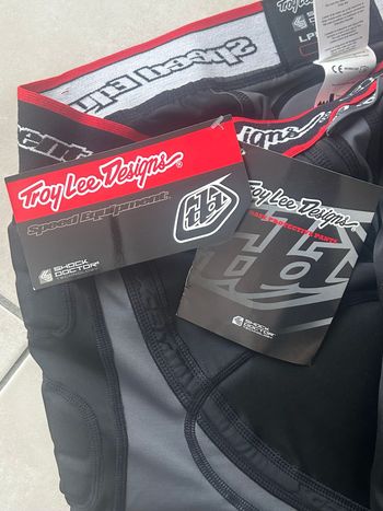 Used Troy Lee Designs Pantalon de protections VTT bike — image 11 of 13