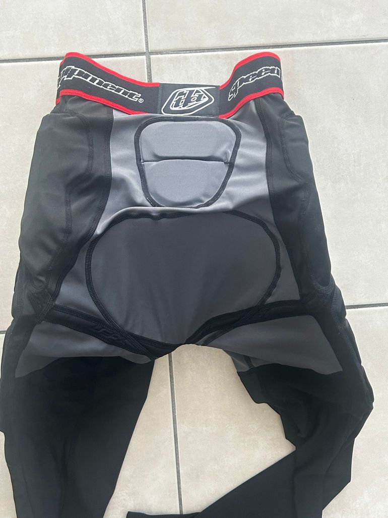 Used Troy Lee Designs Pantalon de protections VTT bike — image 8 of 13