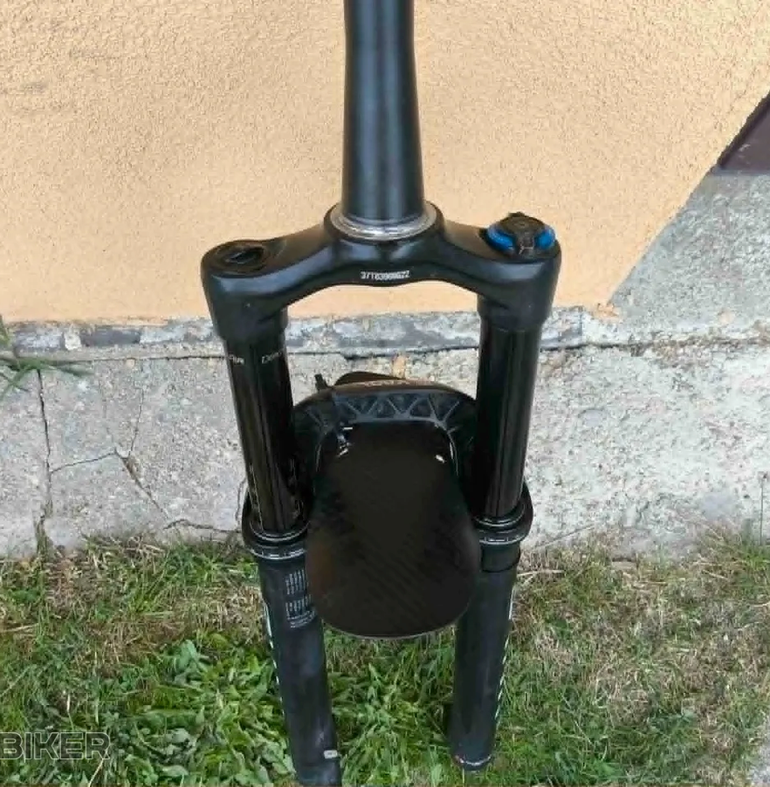 Used RockShox Yari RC 150mm Fork bike — image 5 of 5