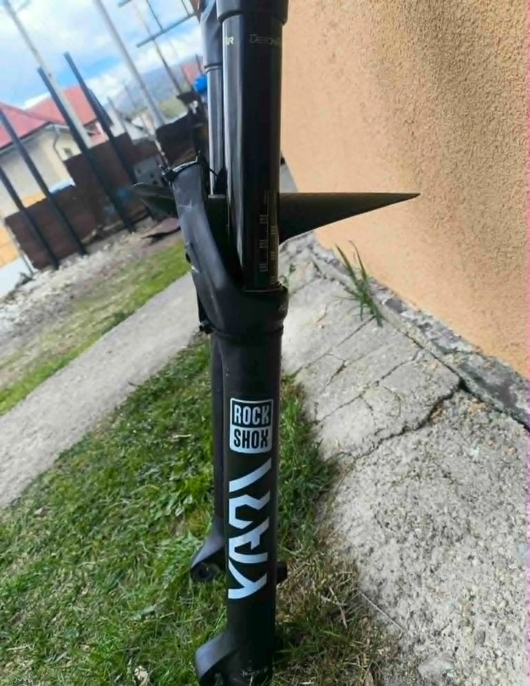 Used RockShox Yari RC 150mm Fork bike — image 3 of 5