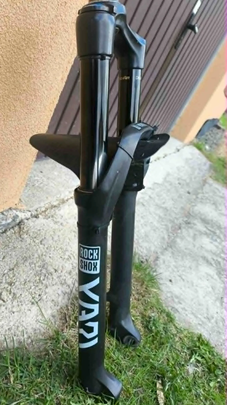 Used RockShox Yari RC 150mm Fork bike — image 2 of 5