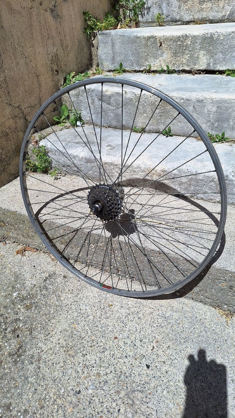 Mavic 700c 6 speeds 1990 bike d'occasion — image 1 sur 5