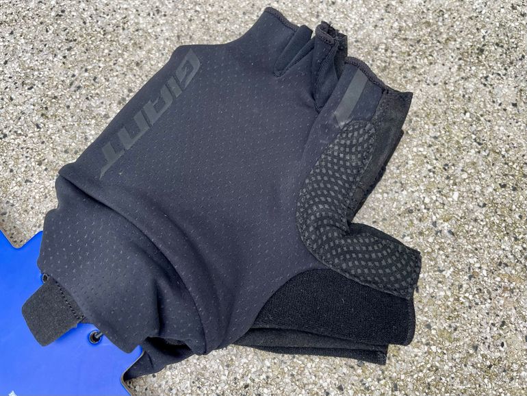 Used Giant Elevate SF Gloves bike — image 3 of 4