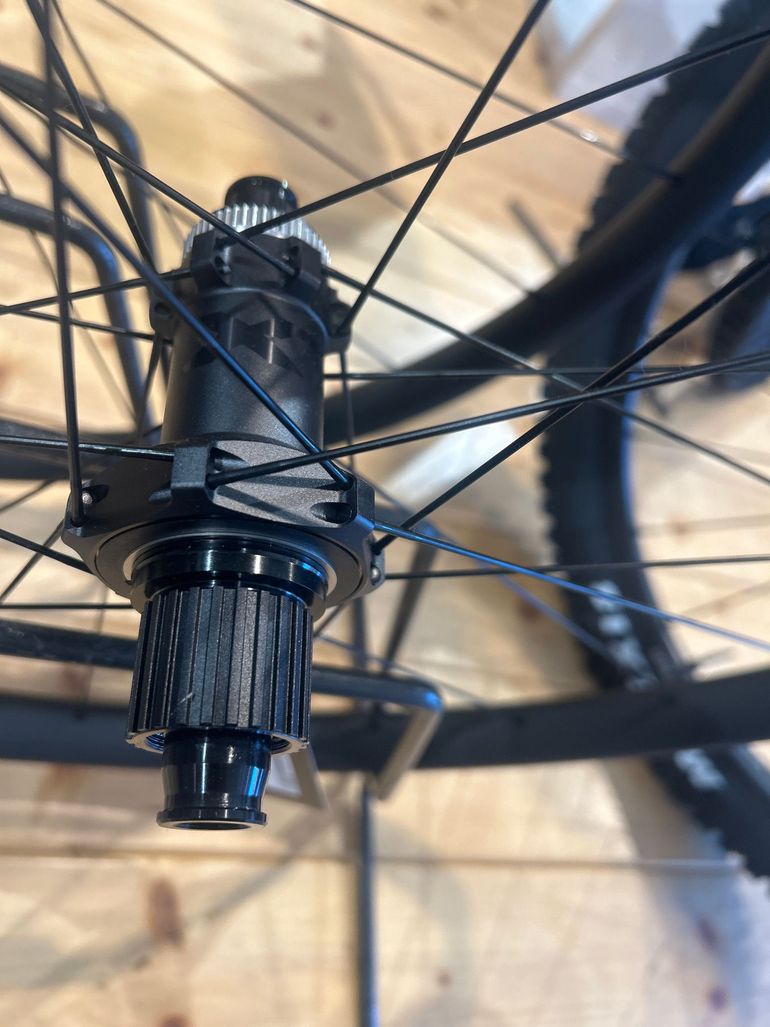 Used Shimano XTR WH-M9200 bike — image 3 of 4