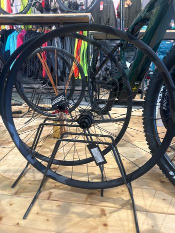 Used Shimano XTR WH-M9200 bike — image 2 of 4