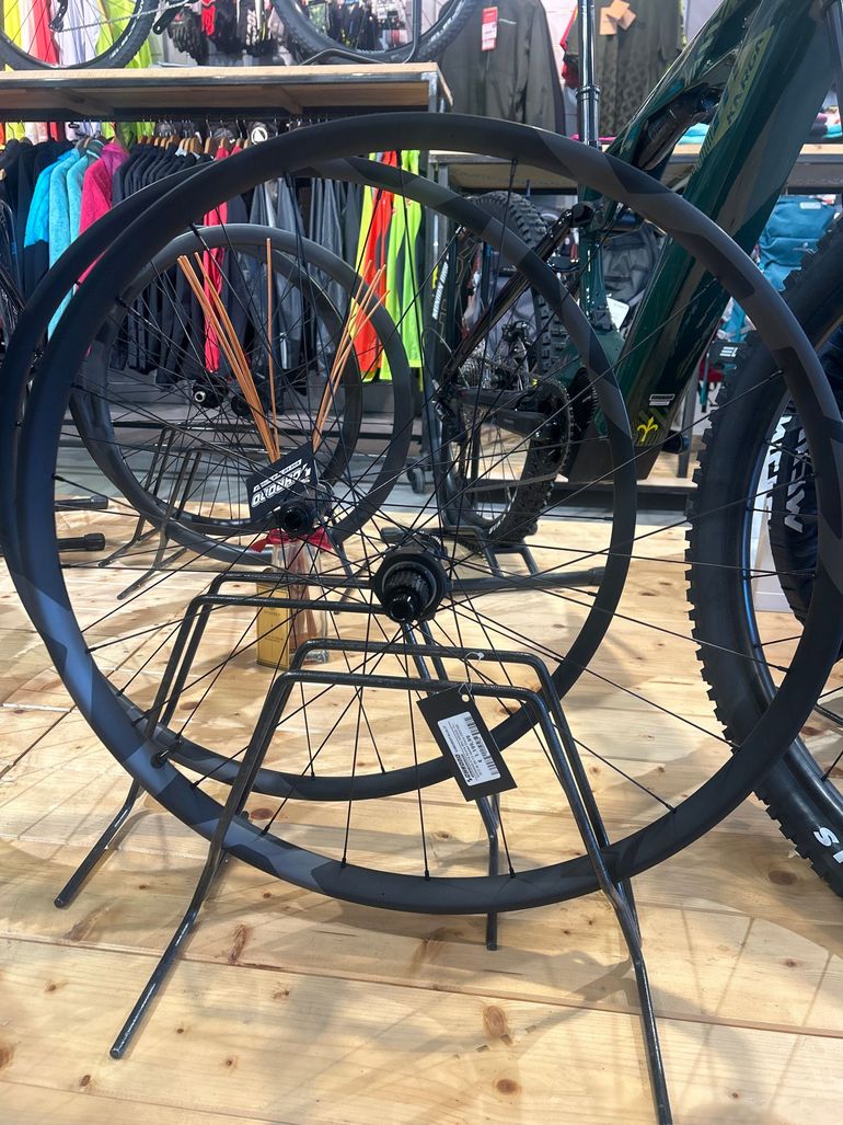 Used Shimano XTR WH-M9200 bike — image 2 of 4