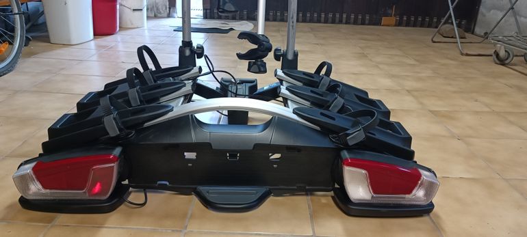 Used Thule VeloCompact F 3-Bike Platform Towbar Bike Rack 2025 bike — image 3 of 3