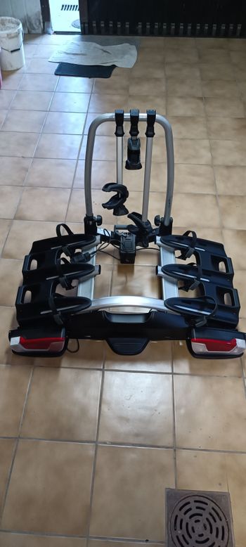 Used Thule VeloCompact F 3-Bike Platform Towbar Bike Rack 2025 bike