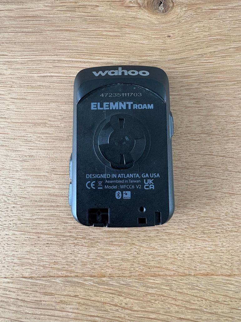 Used Wahoo ELEMNT ROAM v2 GPS Bike Computer 2024 bike — image 2 of 2