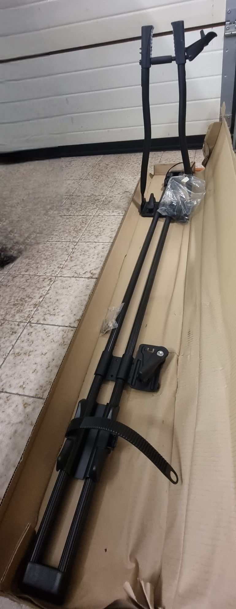 Used Thule FreeRide 530 Roof Bike Rack bike — image 3 of 5